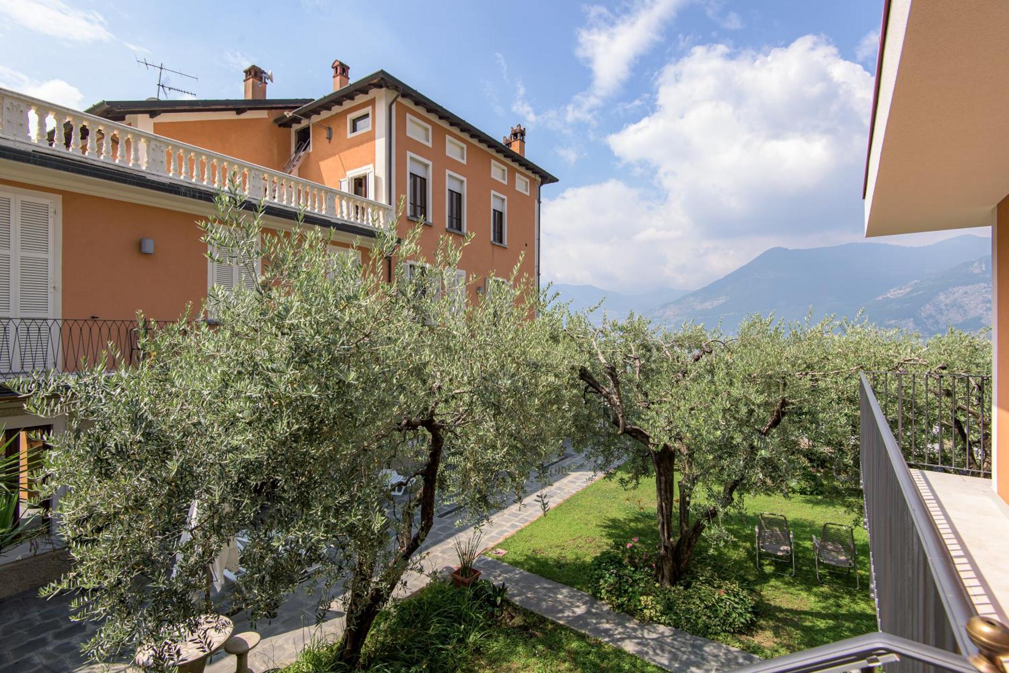 Residenza Di Prestigio In Riva Al Lago Marone Loft Екстериор снимка